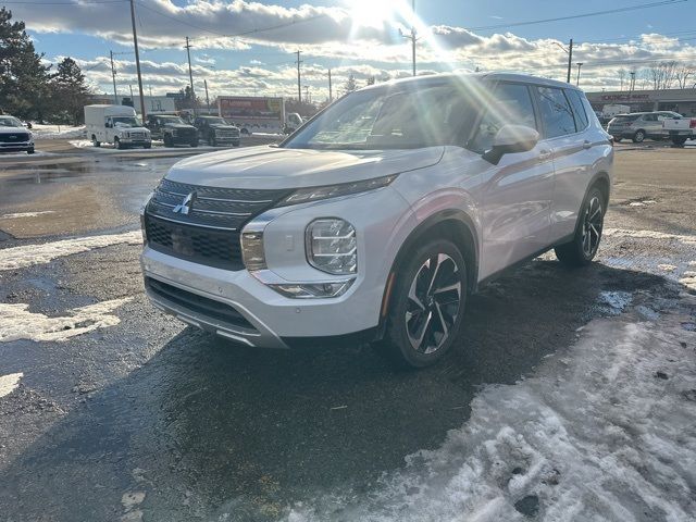 2024 Mitsubishi Outlander SE Black Edition w/Pano Roof