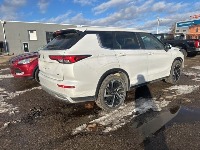 2024 Mitsubishi Outlander SE Black Edition w/Pano Roof