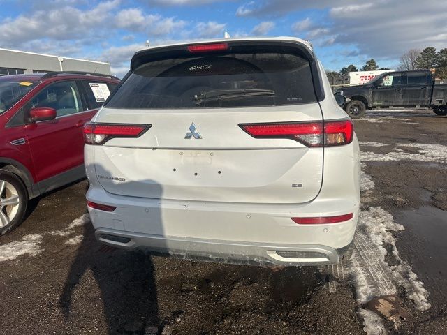 2024 Mitsubishi Outlander SE Black Edition w/Pano Roof