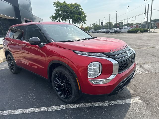 2024 Mitsubishi Outlander SE Black Edition w/Pano Roof