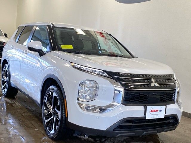 2024 Mitsubishi Outlander SE