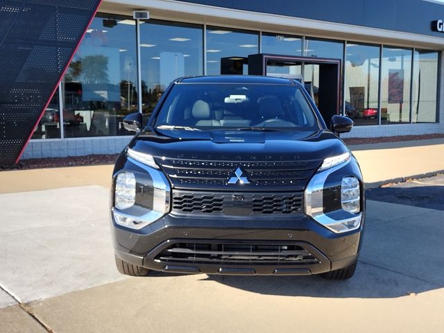 2024 Mitsubishi Outlander SE Black Edition w/Pano Roof