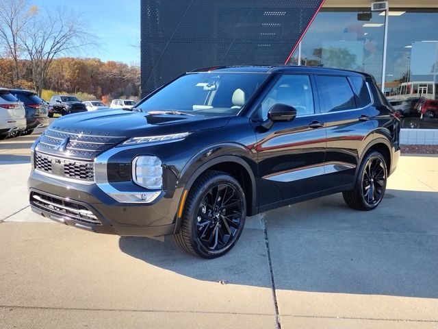 2024 Mitsubishi Outlander SE Black Edition w/Pano Roof