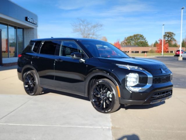 2024 Mitsubishi Outlander SE Black Edition w/Pano Roof