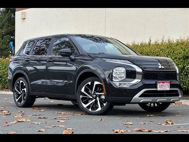 2024 Mitsubishi Outlander SE