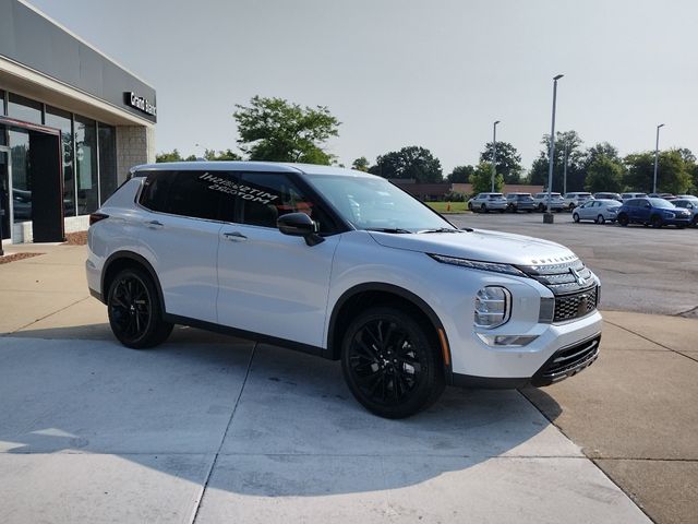 2024 Mitsubishi Outlander SE Black Edition w/Pano Roof