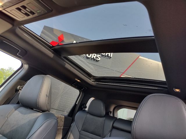 2024 Mitsubishi Outlander SE Black Edition w/Pano Roof