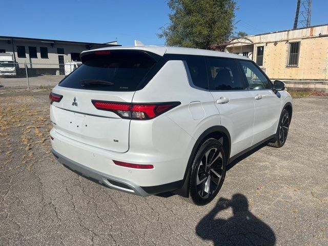 2024 Mitsubishi Outlander SE