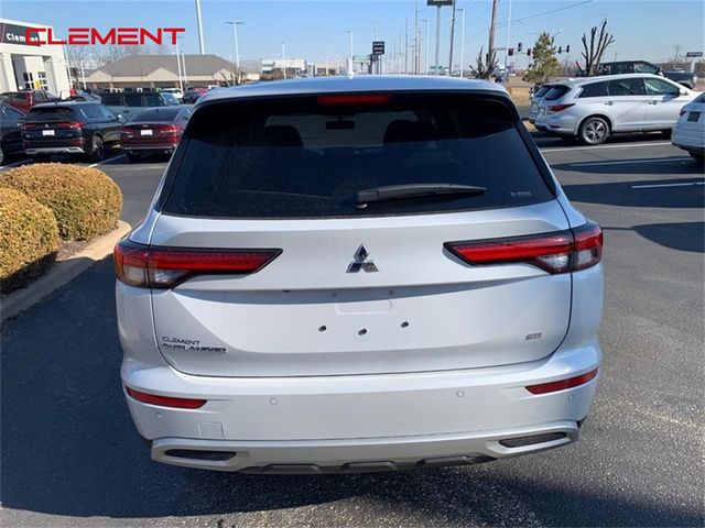 2024 Mitsubishi Outlander SE