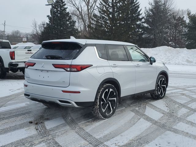 2024 Mitsubishi Outlander SE