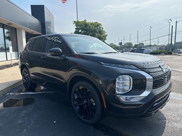 2024 Mitsubishi Outlander SE Black Edition w/Pano Roof