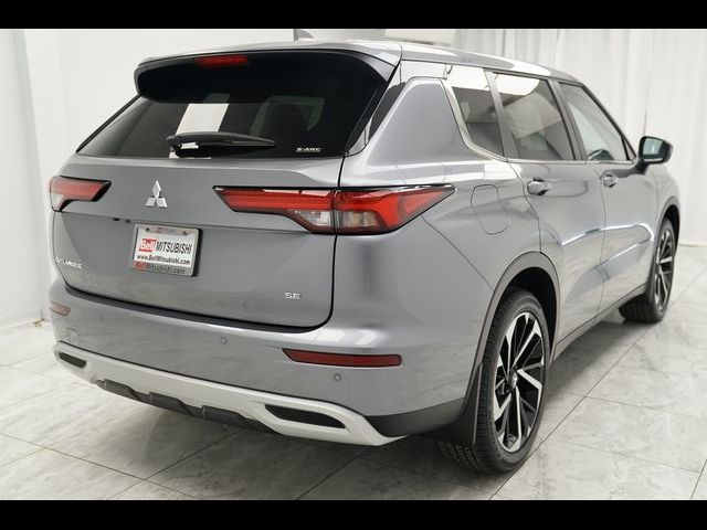 2024 Mitsubishi Outlander SE