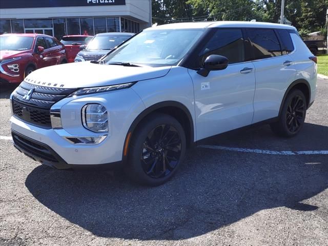 2024 Mitsubishi Outlander SE Black Edition w/Pano Roof