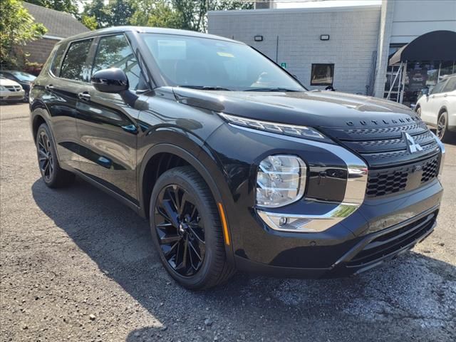 2024 Mitsubishi Outlander SE Black Edition w/Pano Roof