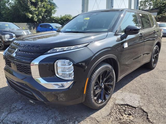 2024 Mitsubishi Outlander SE Black Edition w/Pano Roof