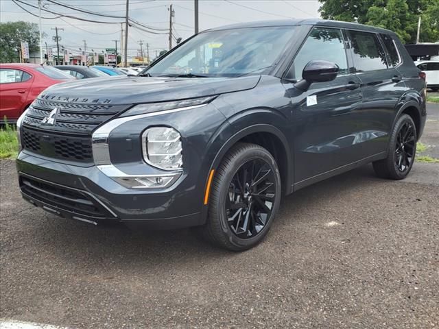 2024 Mitsubishi Outlander SE Black Edition w/Pano Roof