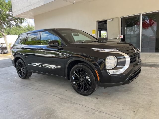 2024 Mitsubishi Outlander SE Black Edition w/Pano Roof