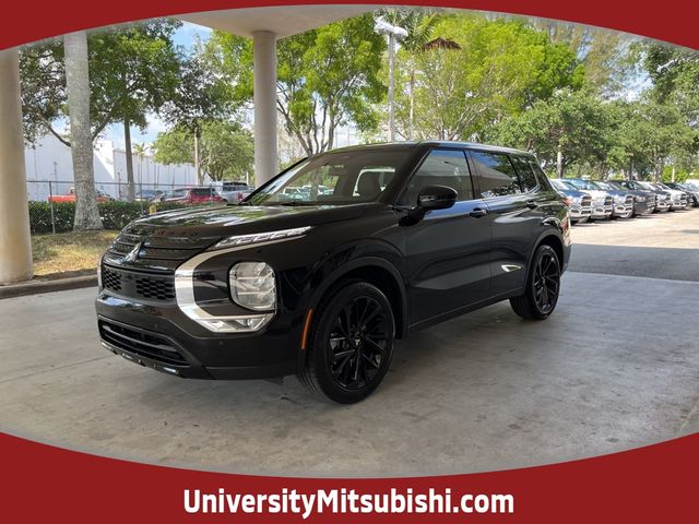 2024 Mitsubishi Outlander SE Black Edition w/Pano Roof