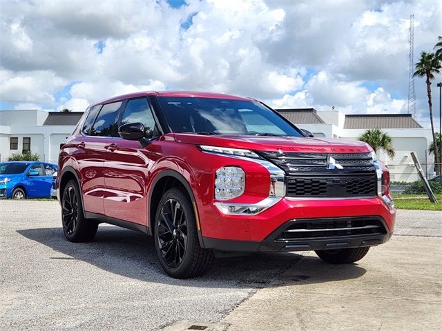 2024 Mitsubishi Outlander SE Black Edition w/Pano Roof