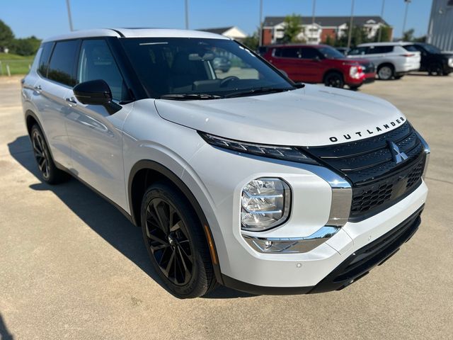 2024 Mitsubishi Outlander SE Black Edition w/Pano Roof