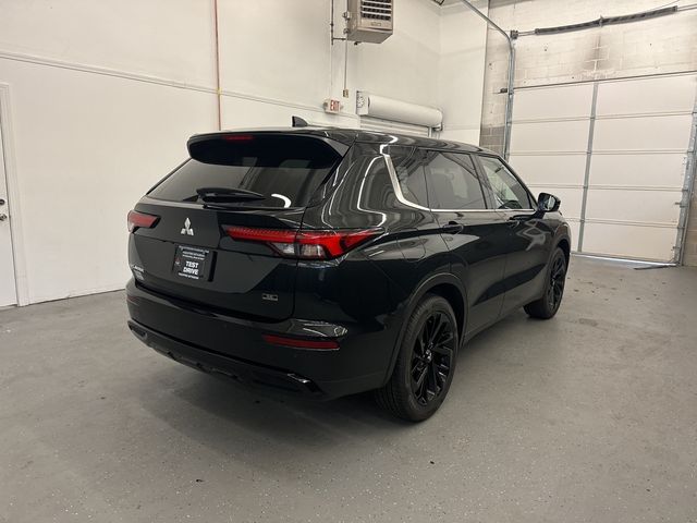 2024 Mitsubishi Outlander SE Black Edition w/Pano Roof