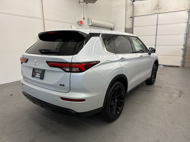 2024 Mitsubishi Outlander SE Black Edition w/Pano Roof