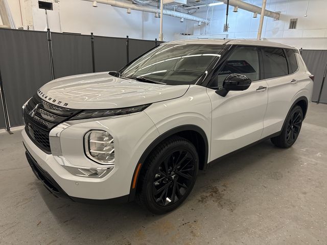 2024 Mitsubishi Outlander SE Black Edition w/Pano Roof