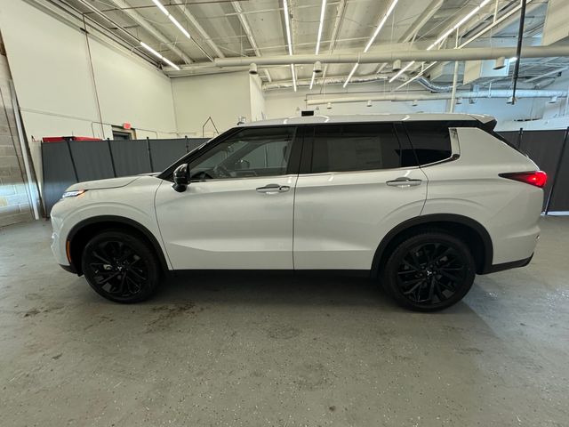 2024 Mitsubishi Outlander SE Black Edition w/Pano Roof