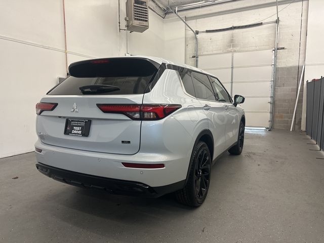 2024 Mitsubishi Outlander SE Black Edition w/Pano Roof