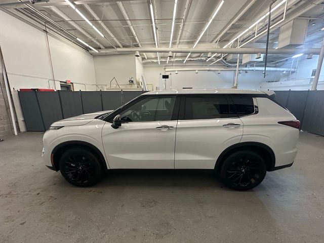 2024 Mitsubishi Outlander SE Black Edition w/Pano Roof