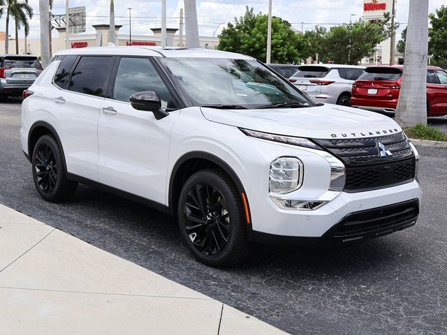 2024 Mitsubishi Outlander SE Black Edition w/Pano Roof