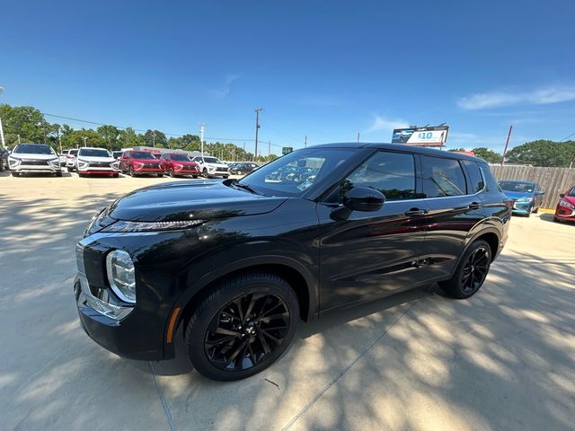 2024 Mitsubishi Outlander SE Black Edition w/Pano Roof