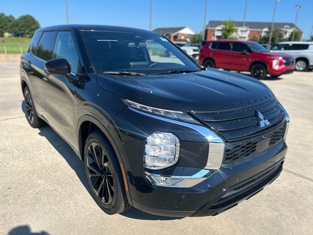 2024 Mitsubishi Outlander SE Black Edition w/Pano Roof