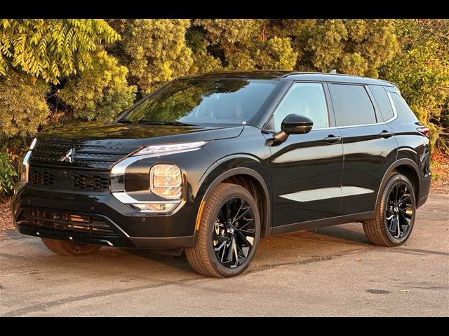 2024 Mitsubishi Outlander SE Black Edition w/Pano Roof