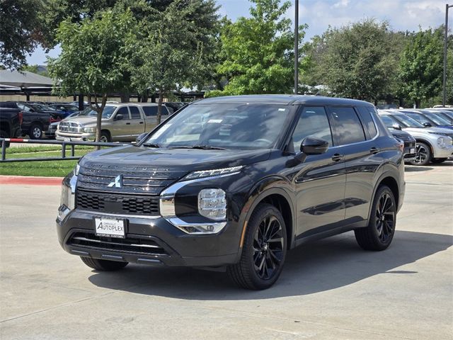 2024 Mitsubishi Outlander SE Black Edition w/Pano Roof