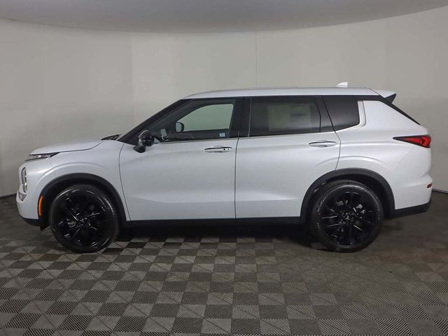 2024 Mitsubishi Outlander SE Black Edition w/Pano Roof