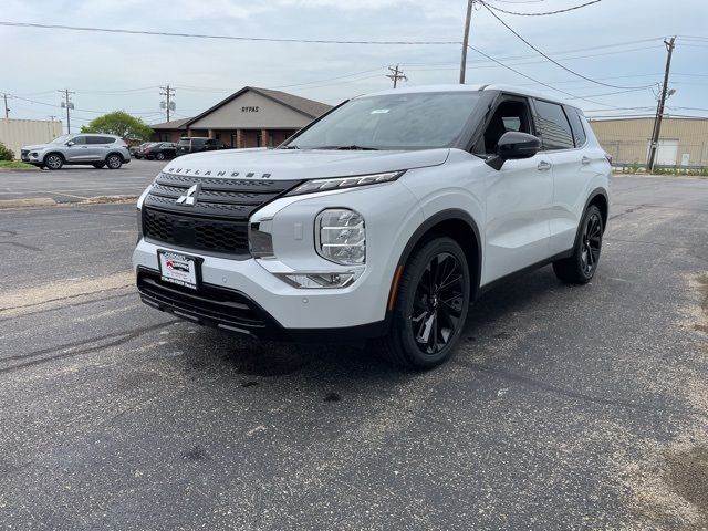 2024 Mitsubishi Outlander SE Black Edition w/Pano Roof