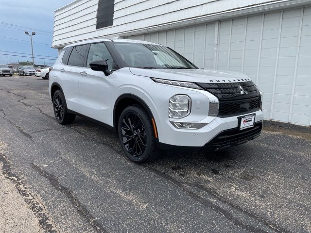 2024 Mitsubishi Outlander SE Black Edition w/Pano Roof