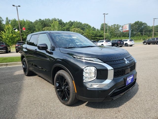 2024 Mitsubishi Outlander SE Black Edition w/Pano Roof