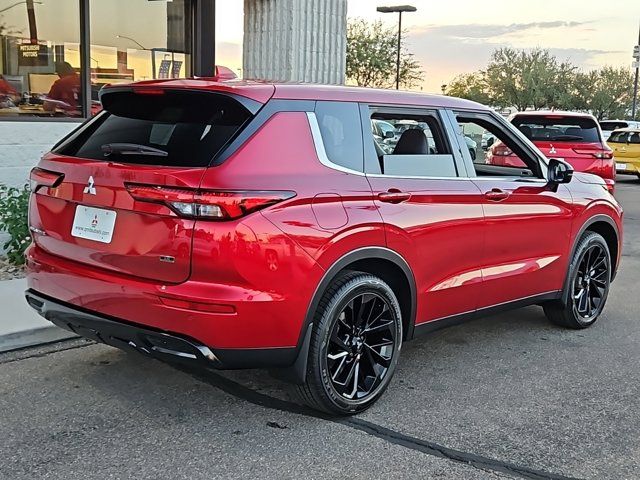 2024 Mitsubishi Outlander SE Black Edition w/Pano Roof