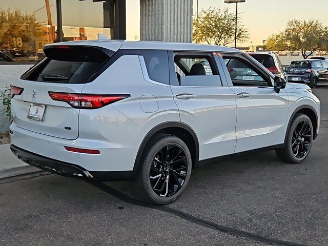 2024 Mitsubishi Outlander SE Black Edition w/Pano Roof