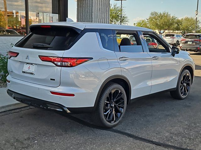 2024 Mitsubishi Outlander SE Black Edition w/Pano Roof