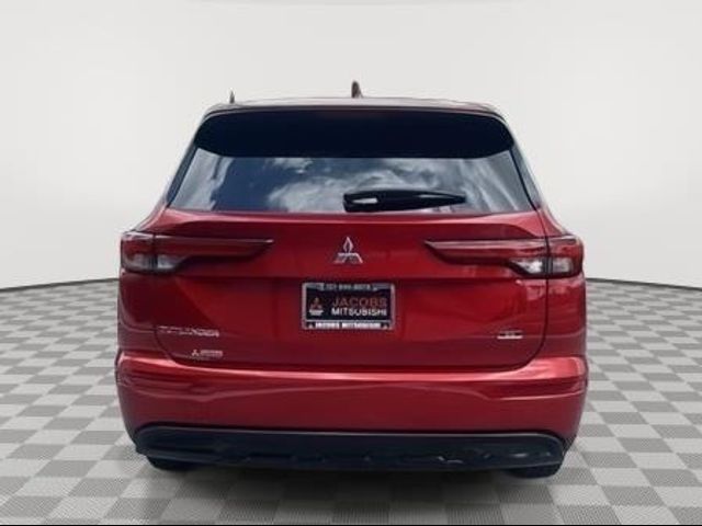 2024 Mitsubishi Outlander SE Black Edition w/Pano Roof