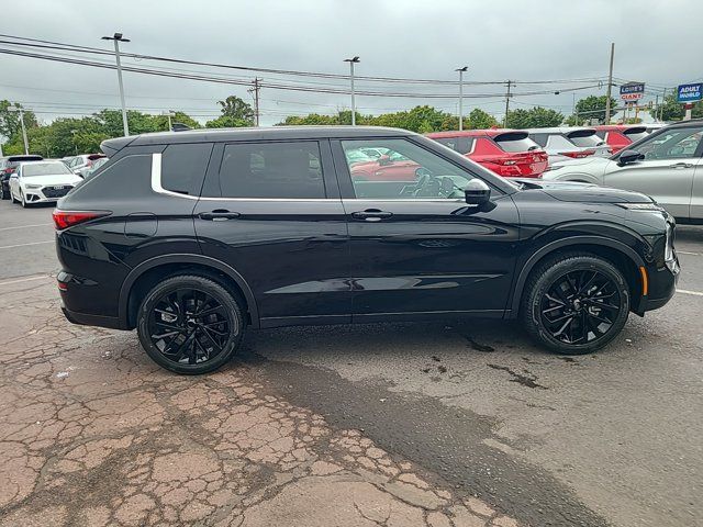 2024 Mitsubishi Outlander SE Black Edition w/Pano Roof