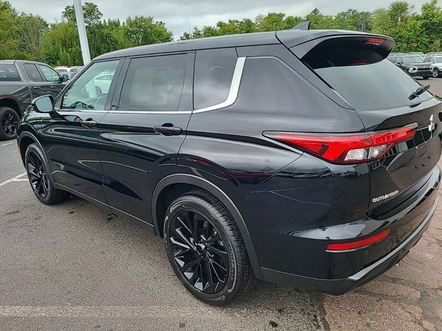 2024 Mitsubishi Outlander SE Black Edition w/Pano Roof