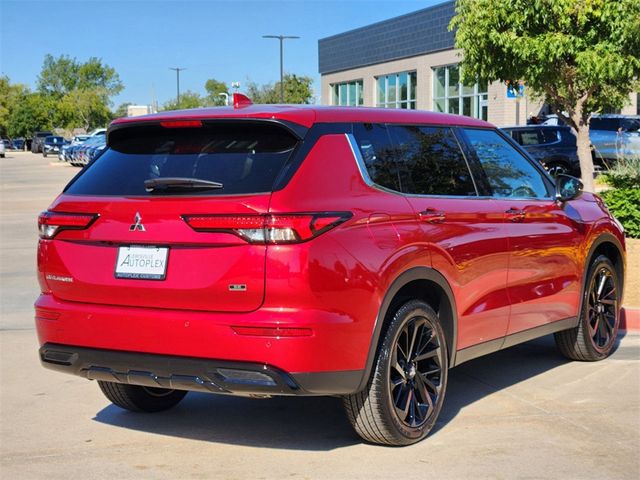 2024 Mitsubishi Outlander SE Black Edition w/Pano Roof