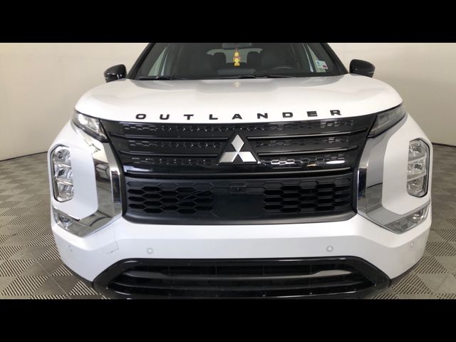 2024 Mitsubishi Outlander SE Black Edition w/Pano Roof