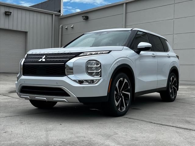 2024 Mitsubishi Outlander SE Black Edition w/Pano Roof