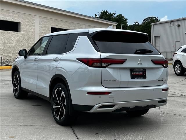 2024 Mitsubishi Outlander SE Black Edition w/Pano Roof