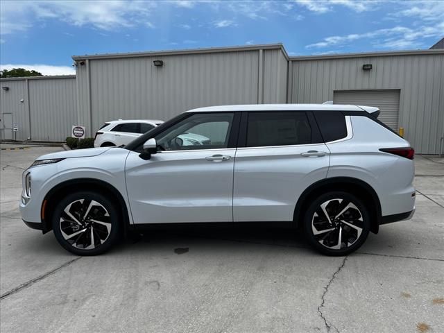 2024 Mitsubishi Outlander SE Black Edition w/Pano Roof